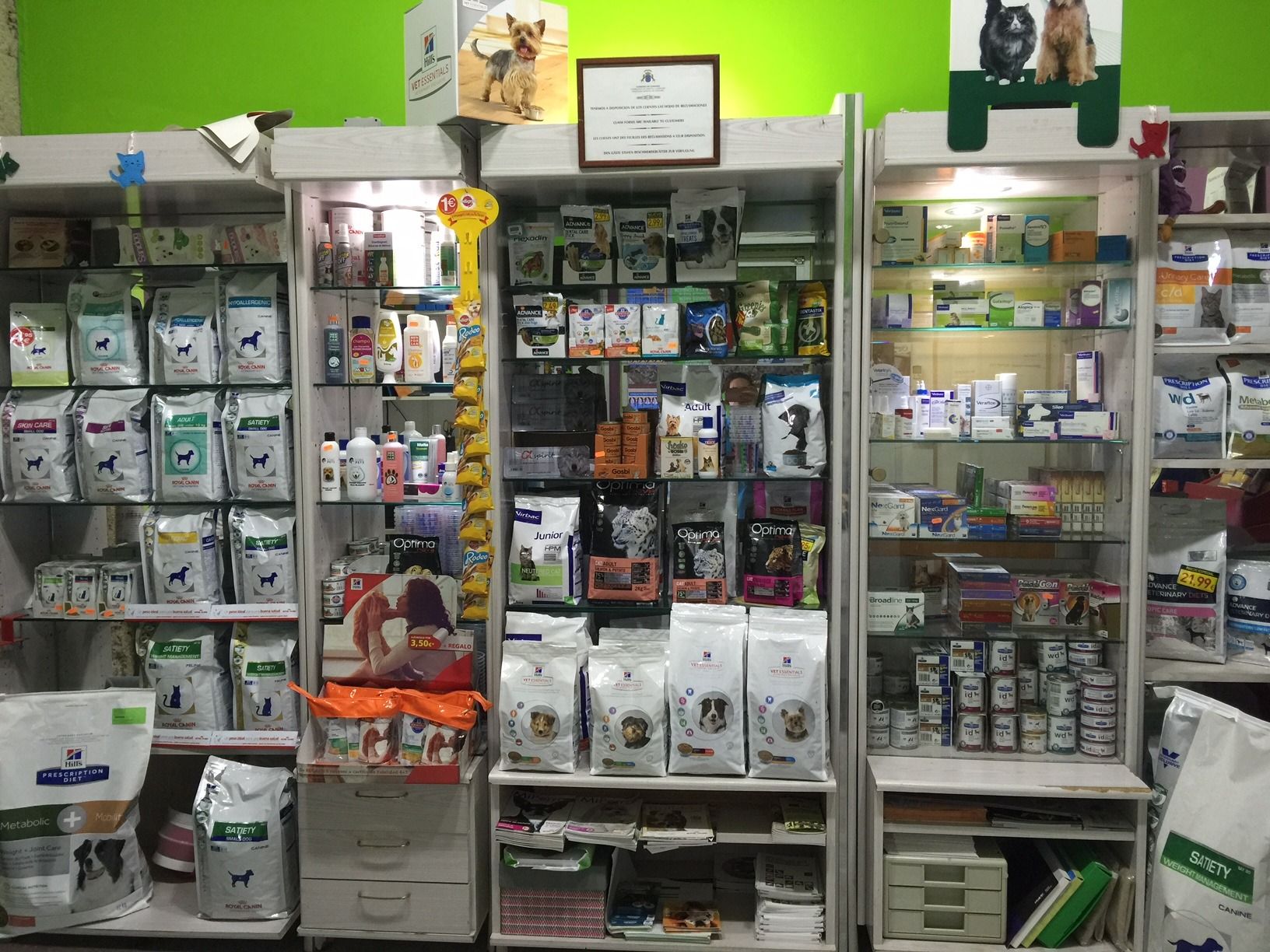 Antiparasitarios en la tienda de la Clínica Veterinaria San José